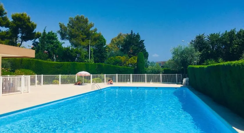 Oasis Méditerranéen Piscine & Parking Calme absolu - Image 1