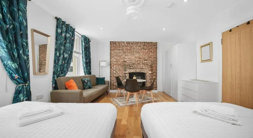 Amazing Apt with AC - West End - OXFORD STREET- Holborn - SLEEPS 6 - Image 1
