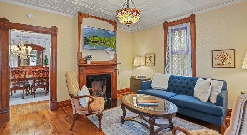 Charming Victorian Home - 2 minutes to downtown - Image 1