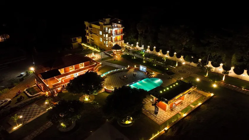 Palm Cove Resort And Spa - Image 1