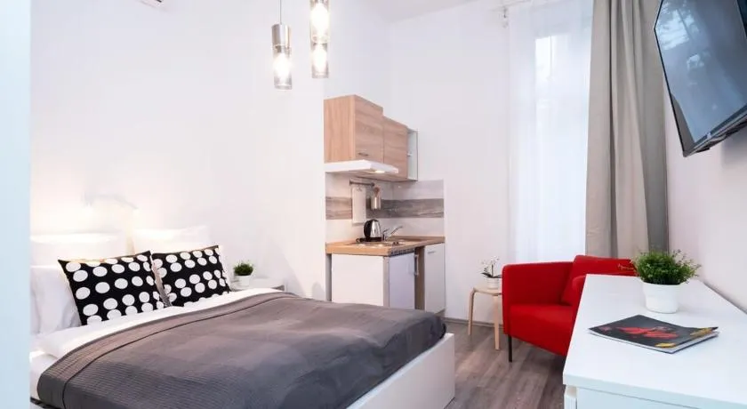 New comfy studio at convenient location - Image 1