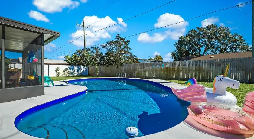 Ixora6 Heated pool mins to beach airport USSSA - Image 1