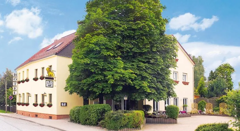 Hotel & Gasthof Zum Löwen - Image 1