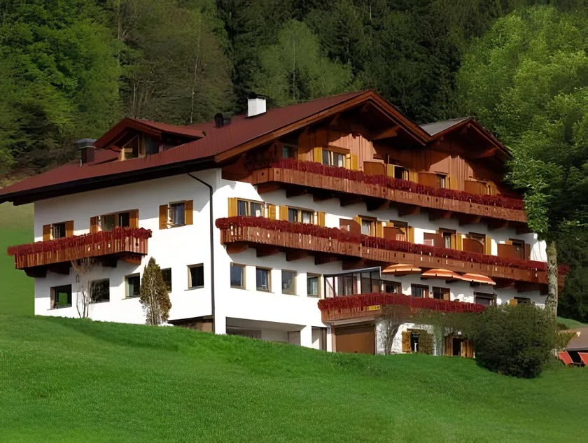 Hotel Avelina - Image 1