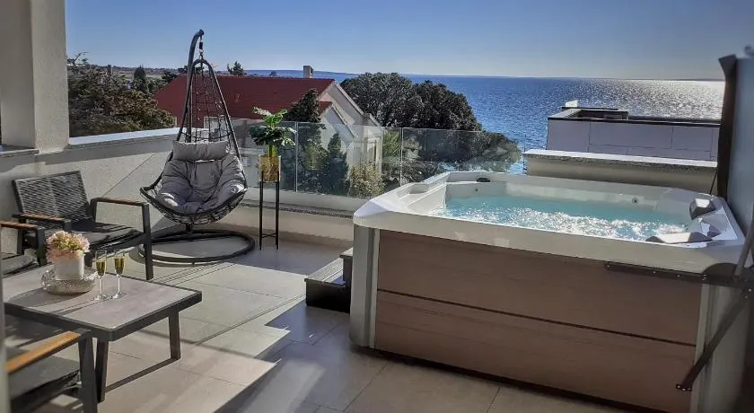 Penthouse Apartment Perla with Jacuzzi - Image 1