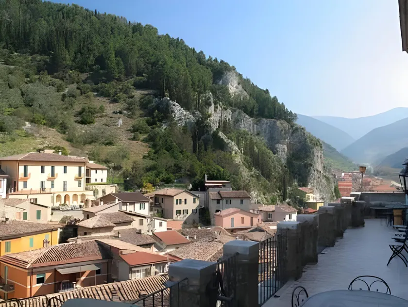 La Loggia Sul Nera - Image 1
