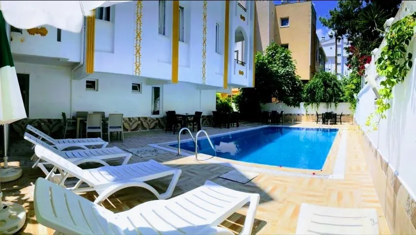 Lavin Garden Hotel - Image 1