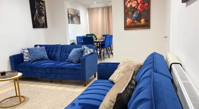 4 bed detached house with free parking on the driveway - Image 1