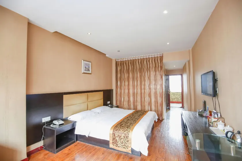 Caiyuan Business Hotel - Image 1