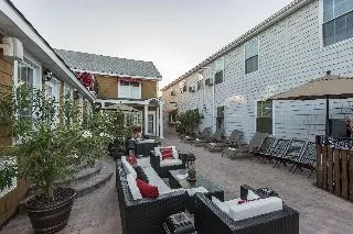 The Palms Hotel Fire Island - Image 1