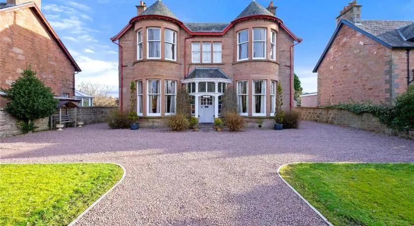 Gruinard Guest House - Image 1