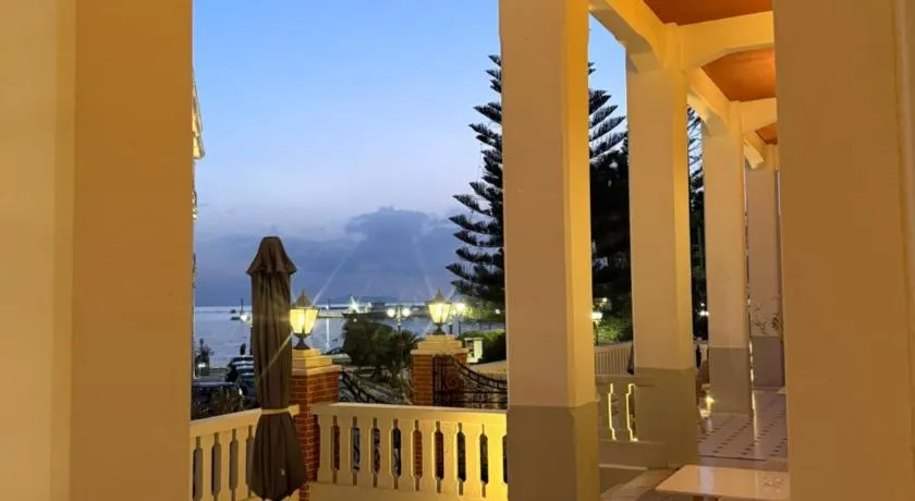 Tinion Hotel - Image 1