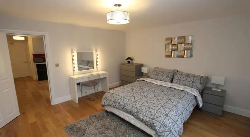 Lovely One Bed Apartment-Near All Transport-Village-FreeParking - Image 1