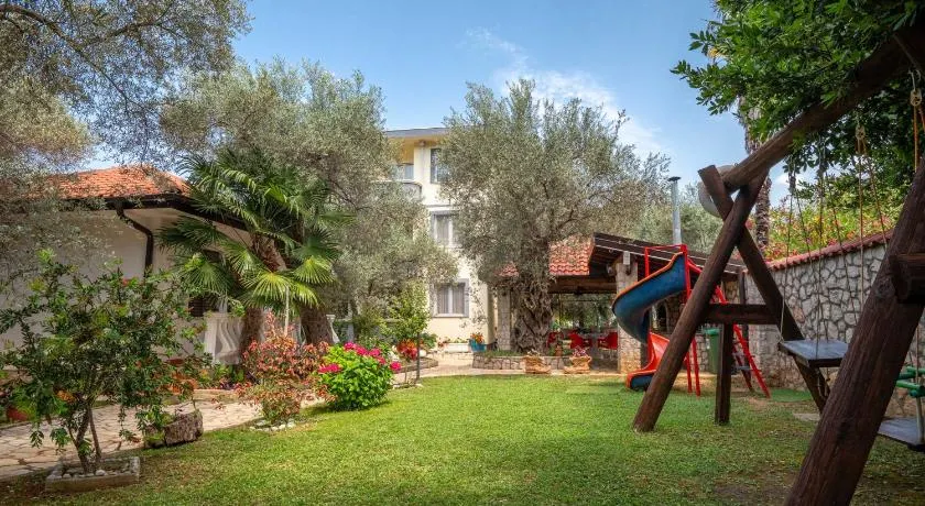 President Bungalows and Apartments - Image 1