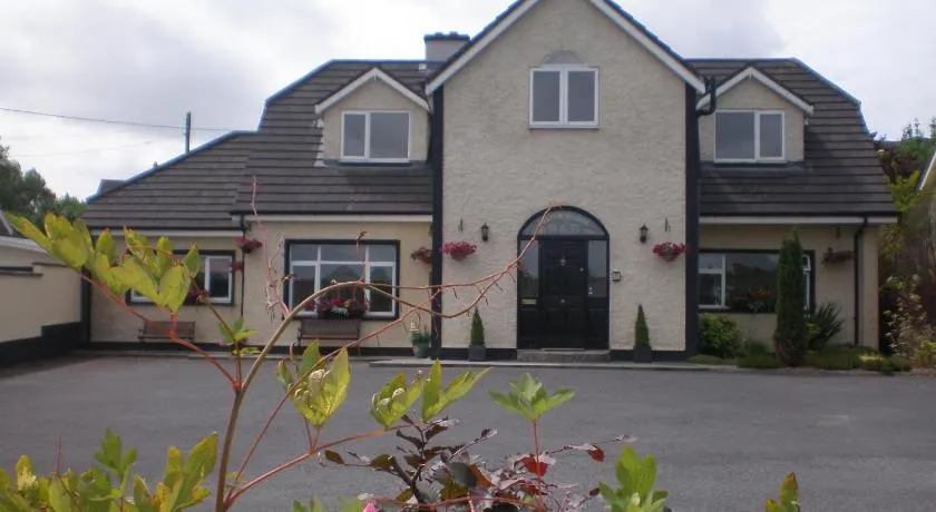 Castle Lodge B&B Kilkenny - Image 1