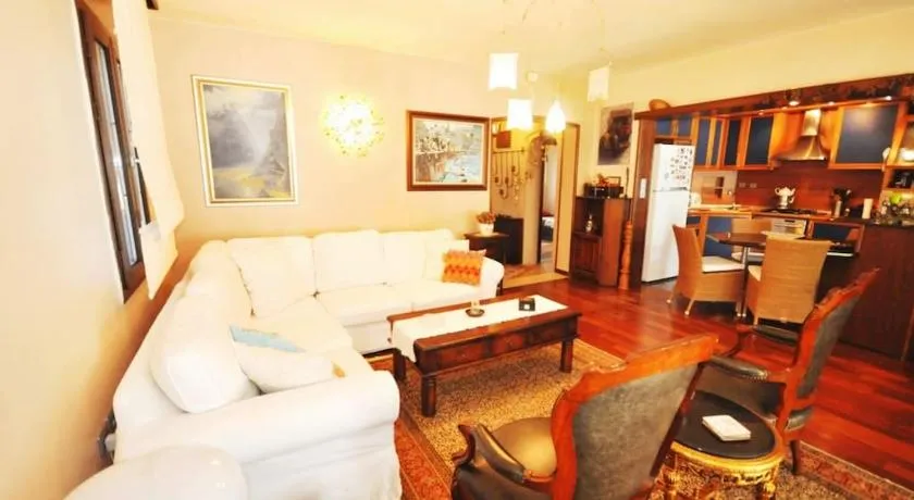 Bodrum Merkezde Müstakil Havuzlu Villa - Image 1