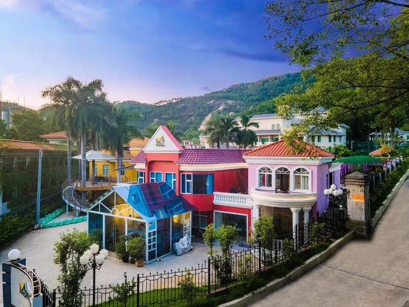 Lemon Shore Resort - Image 1