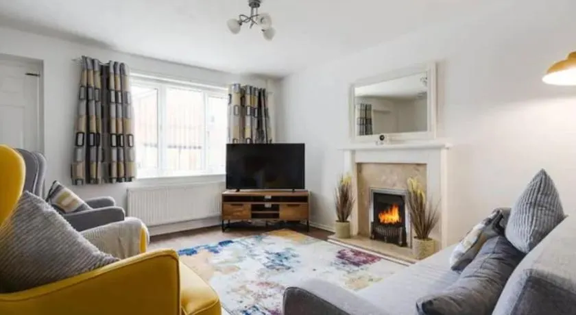 New build house near Trafford Centre with drive - Image 1