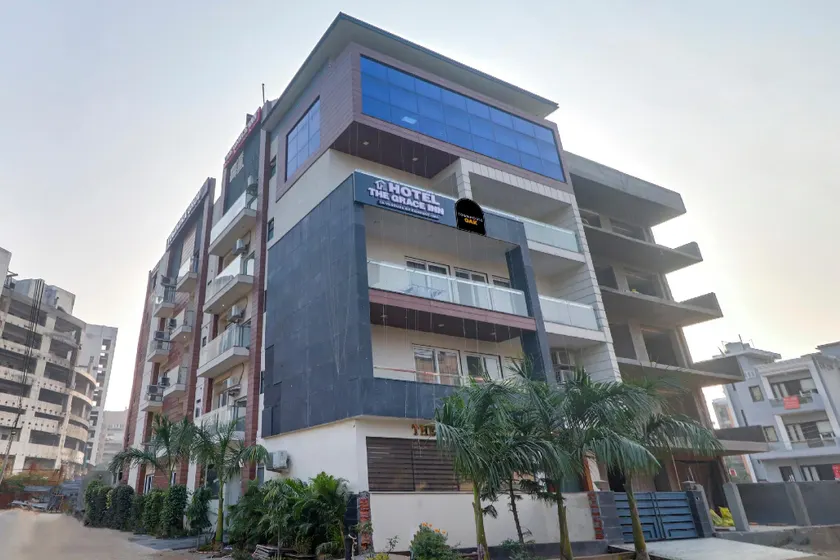 Townhouse OAK The Grace Inn Near Aravali Biodiversity Park - Image 1
