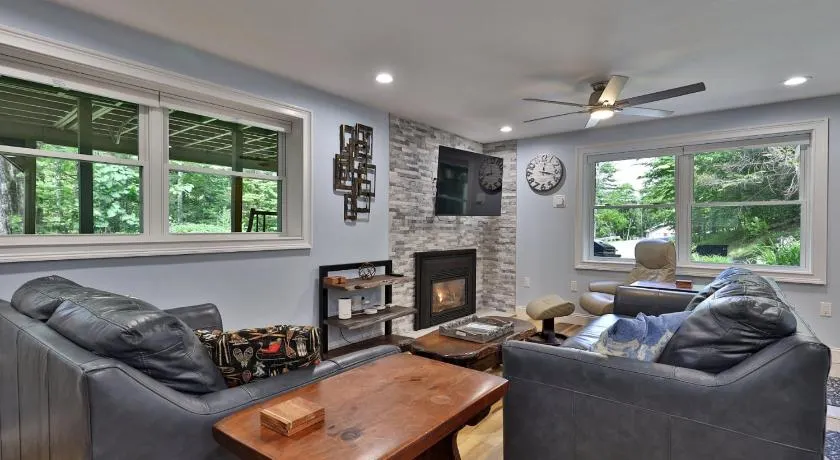 Fun In Fun Out Ski Home - Main Floor, Renovated 3BR-2BA, Hot Tub, Close to Resort - Image 1