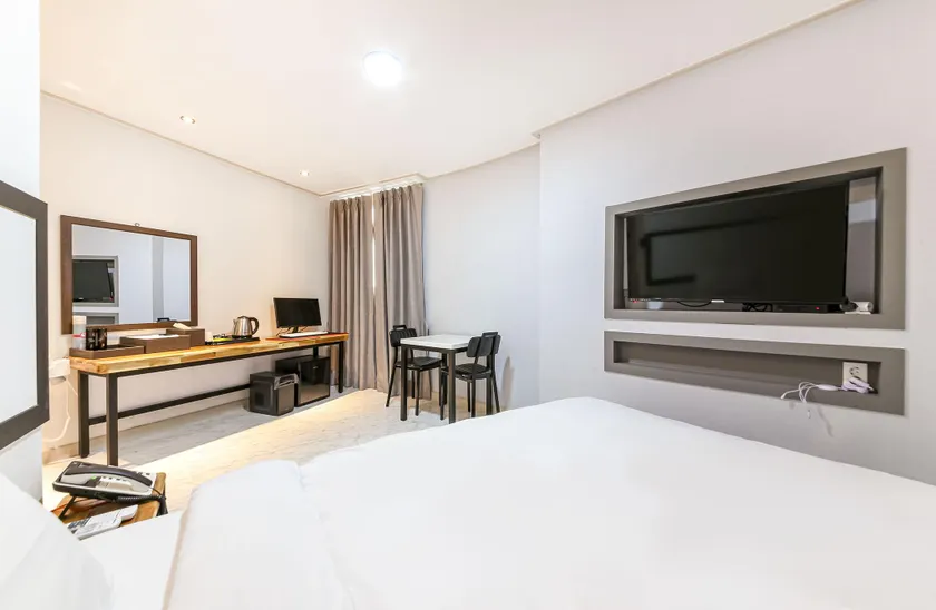 Yeosu Hotel Encore - Image 1