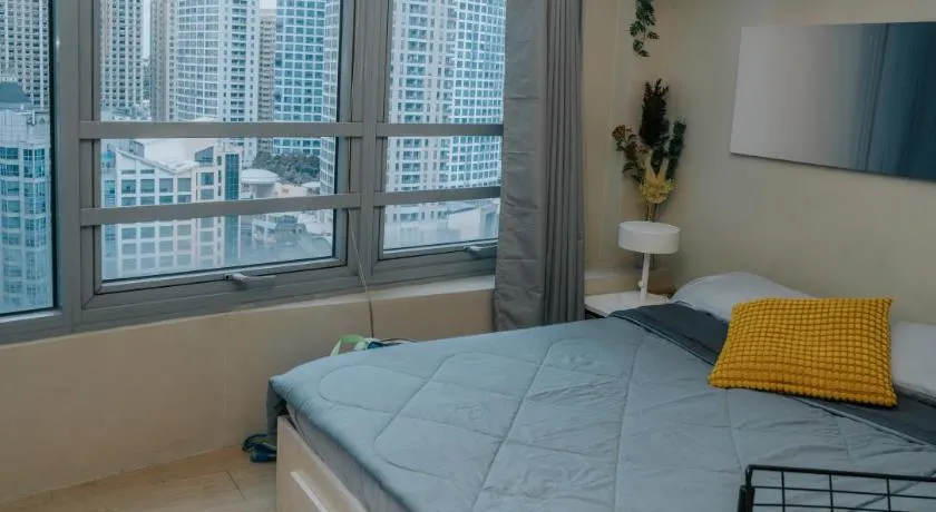 Chic Eastwood City Studio w Pool and Gym Access - Image 1