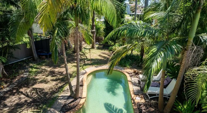 VIVID - Lake Macquarie Cosy House, heated pool, ev station, fireplace 1 hour from Sydney - Image 1