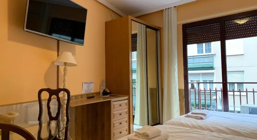 Apartamentos y Estudios Torr en Madrid - Chamartín con Wifi Gratis - Image 1
