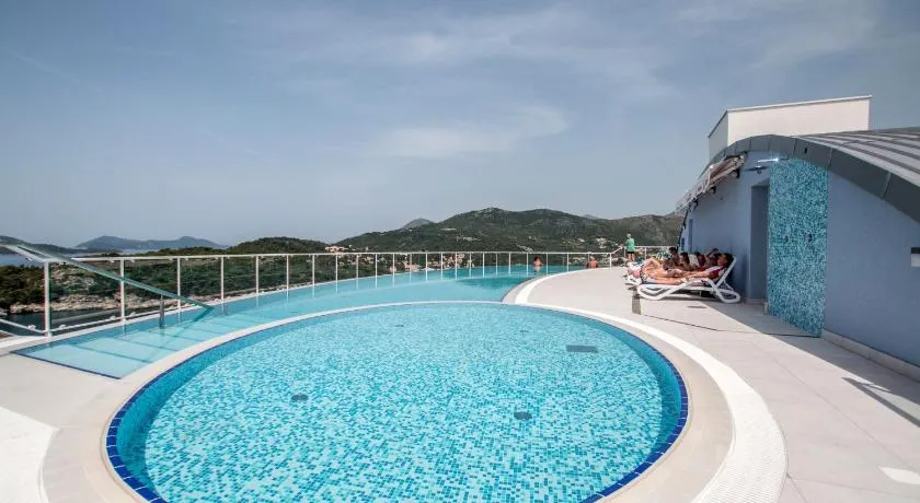 Villa Paradiso 2 - Image 1