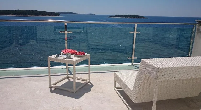 Apartments Toni Sea view - Image 1