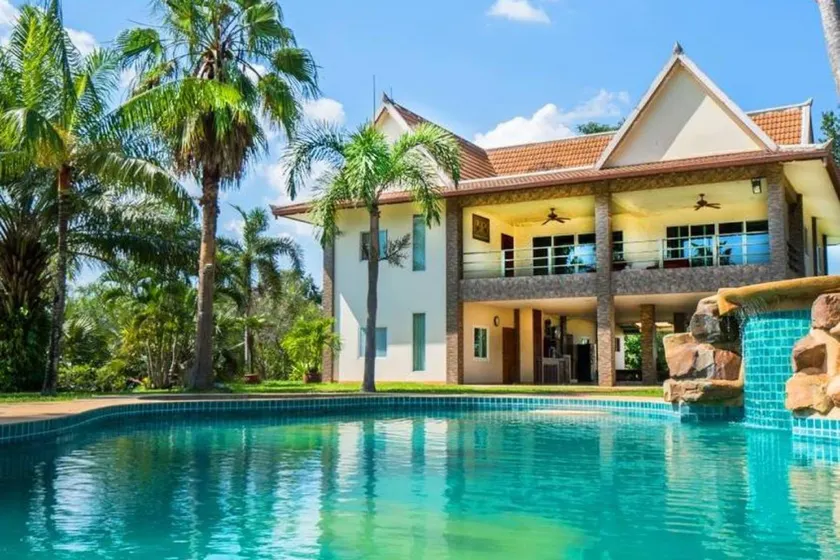 Capital O916 Chill Chill D Pool Villa - Image 1