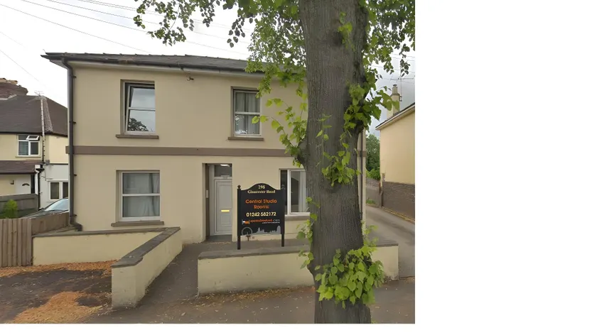  Central Studios Gloucester Road by Rooms Booked - Free Parking - Image 1
