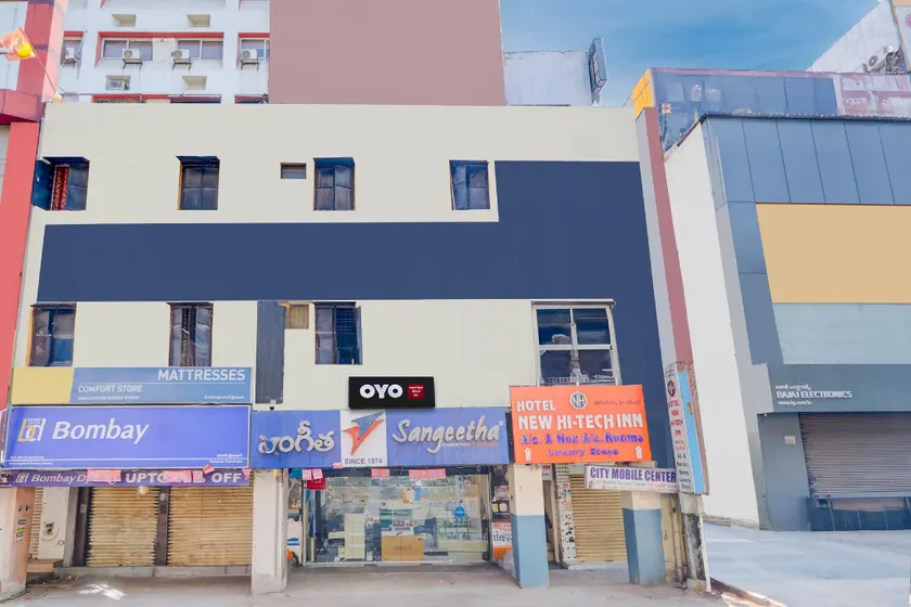 Hotel O New Hitech Inn - Image 1