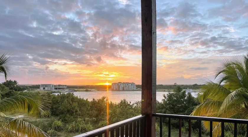 Sunset View, Walk to Pool, Hot Tub, Dining, Shops - Image 1