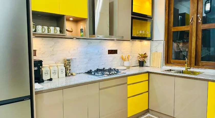 Golden Villa - Image 1