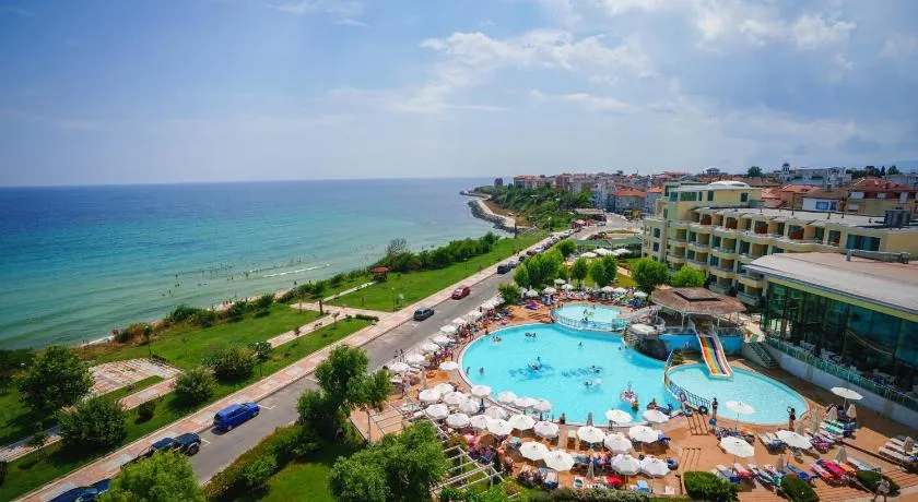 Hotel Perla Beach Luxury - All Inclusive & Free Beach Access - Image 1
