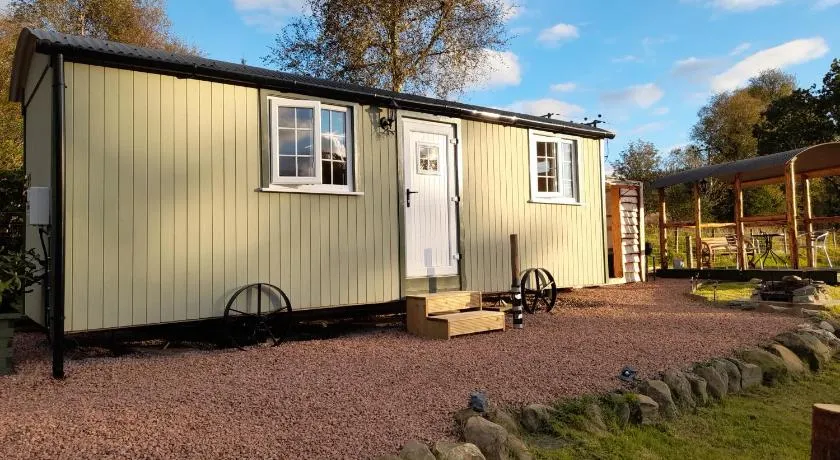 Sunset View Shepherds Hut - Image 1