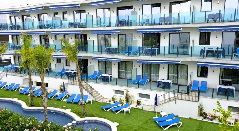 AZAHAR BEACH Red Apartments & Spa - Image 1
