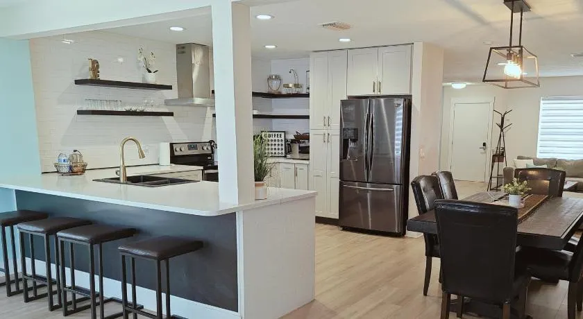 Spacious Upadated 2 King Beds Pets Welcome With Large Private and Fenced Yard Minutes to Beaches - Image 1