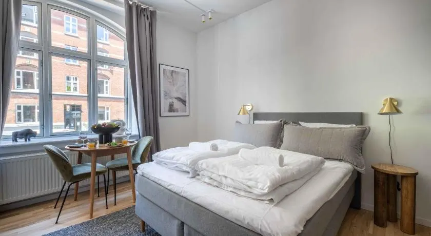 Perfect Couples Retreat in Urban Area - Image 1