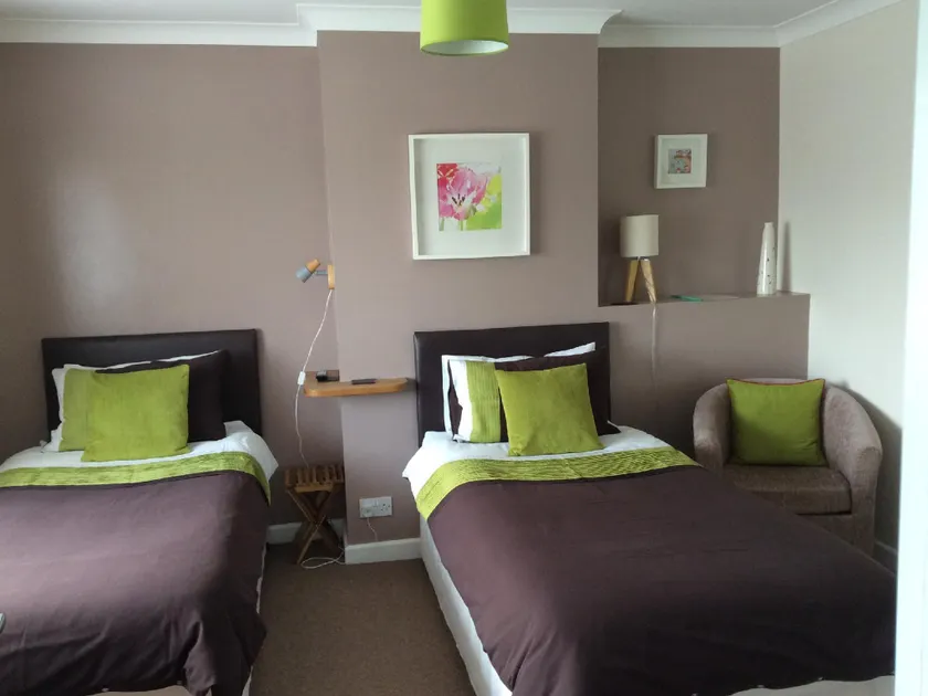 Fernlea Guest house - Image 1