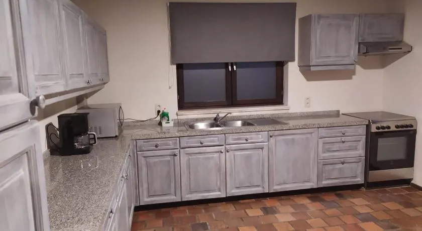Surrender three bedrooms - Image 1