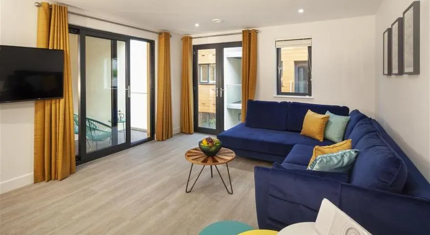 5 Putsborough - Luxury Apartment at Byron Woolacombe, only 4 minute walk to Woolacombe Beach! - Image 1