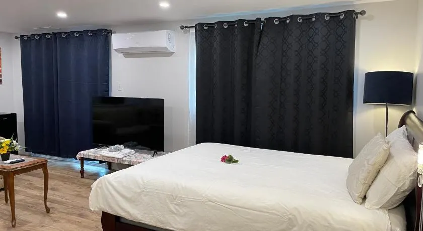 Quiet and Private Bachelor Unit - Image 1