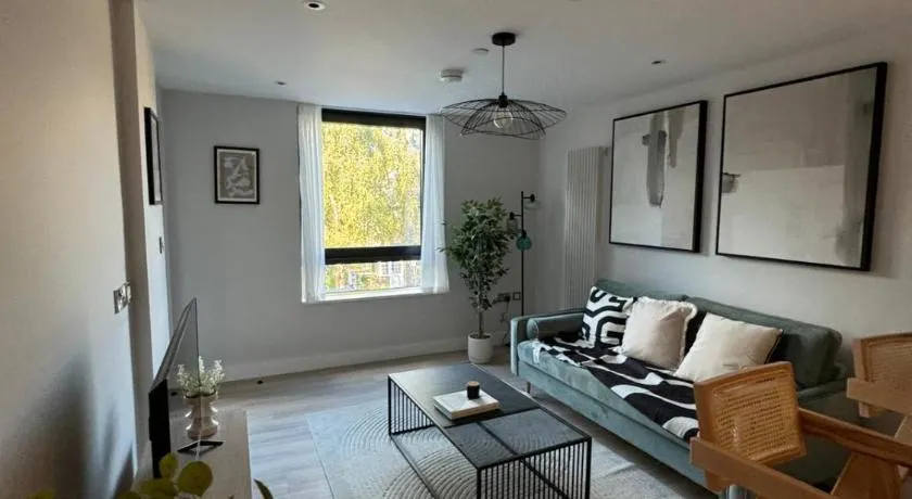Apartment with Terrace in Uxbridge - Image 1