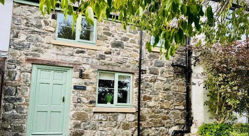 Henllys Cottage - Image 1