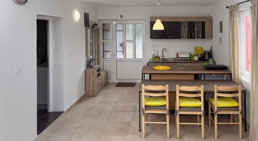 CERES APARTMENTS free parking, kitchen & wi-fi - Image 1