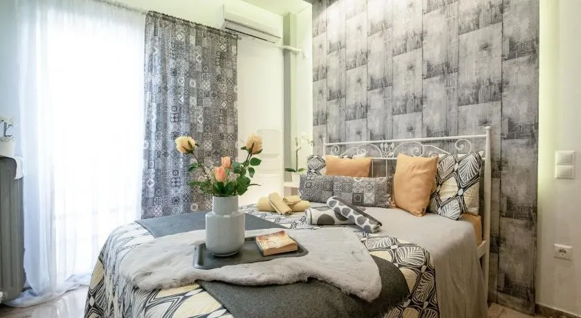 Golden Aurora - Modern Apartment in Egaleo-Athens - Image 1