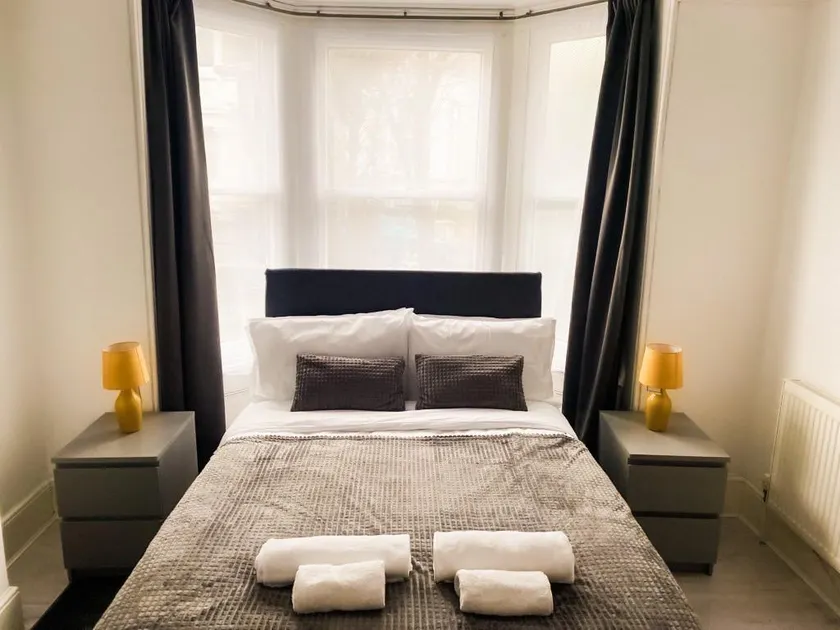 S Gravesend 1 Bed Flat 2 Min Walk STN-Town Centre - Image 1