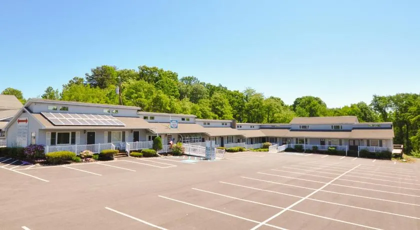 East Shore Lodging - Image 1